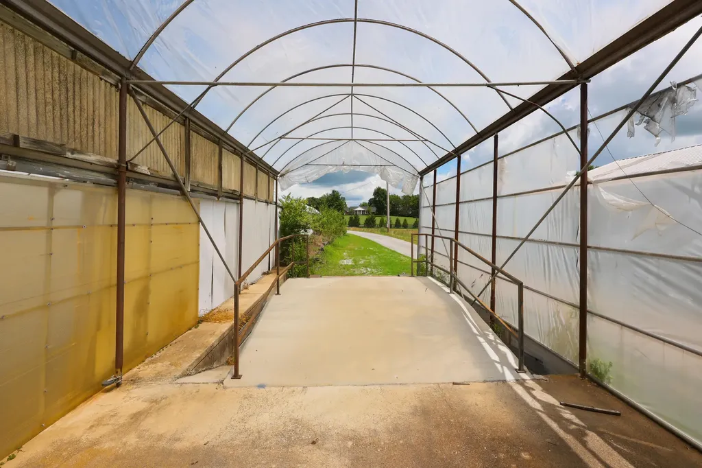 1895 Clintonville Road Paris KY 40361