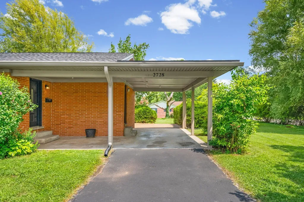 2728 Clinton Circle Hopkinsville KY 42240