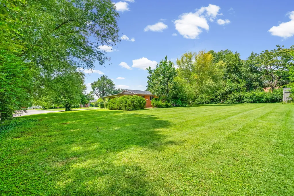 2728 Clinton Circle Hopkinsville KY 42240