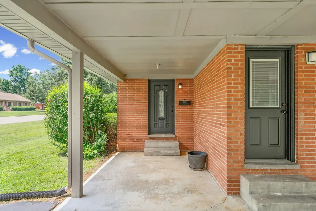 2728 Clinton Circle Hopkinsville KY 42240