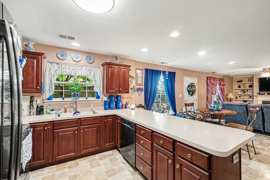 2765 Woodlawn Way Lexington KY 40511