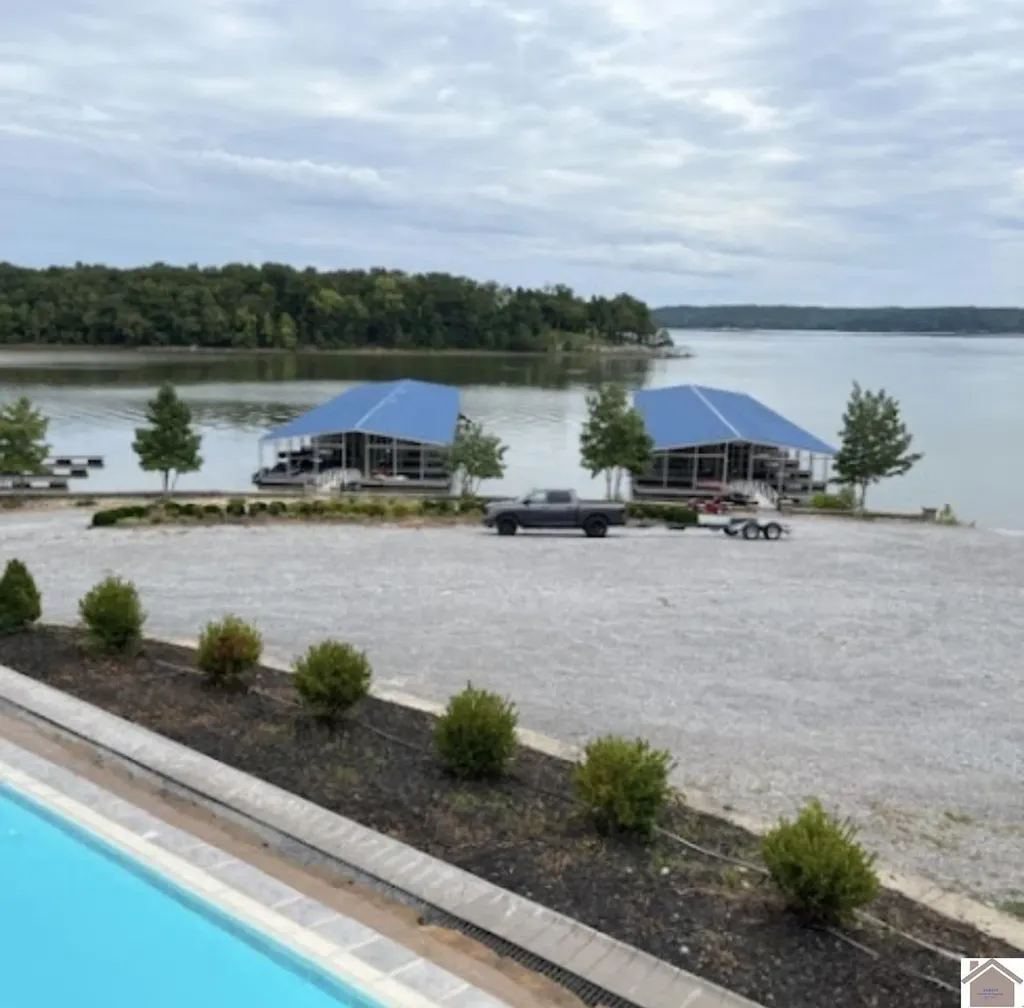 173 Shine Ln Lane Murray KY 42071