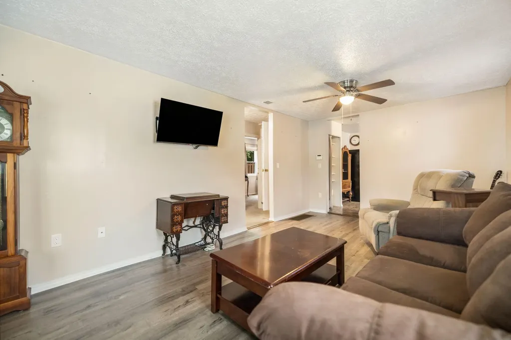 47 Hughes Avenue Winchester KY 40391