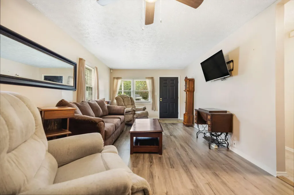 47 Hughes Avenue Winchester KY 40391
