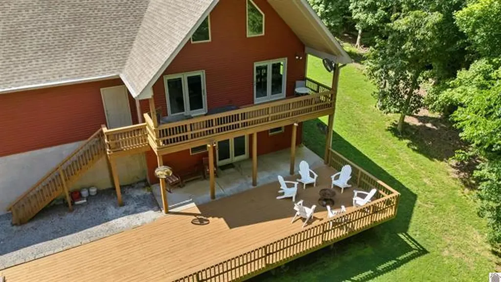 341 Dixon Lane Eddyville KY 42038