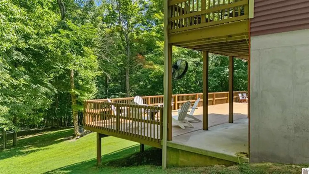 341 Dixon Lane Eddyville KY 42038