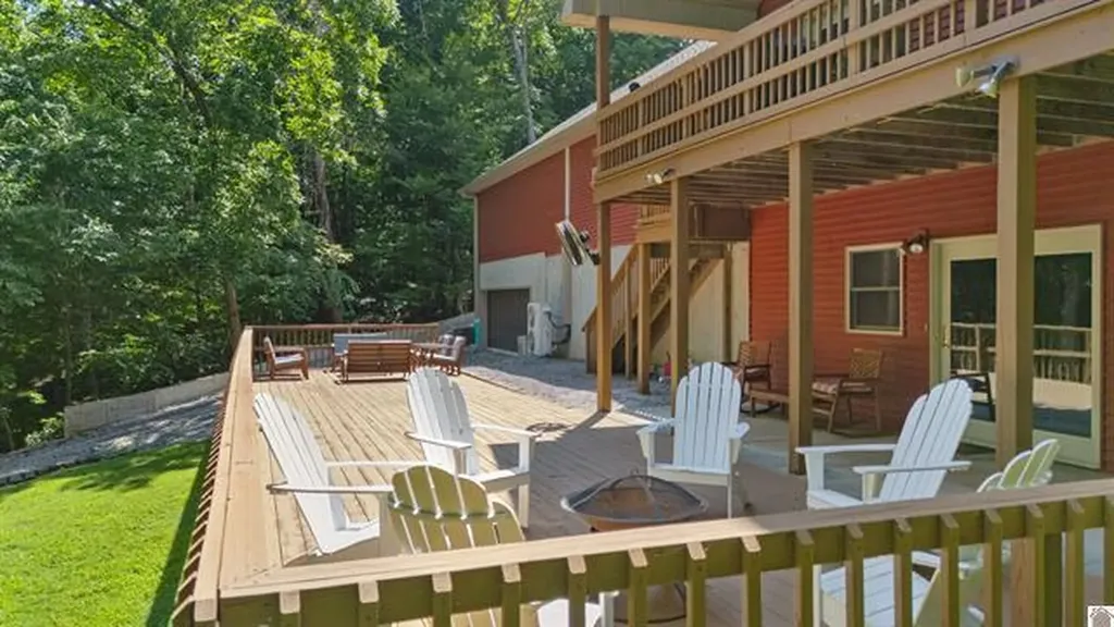 341 Dixon Lane Eddyville KY 42038