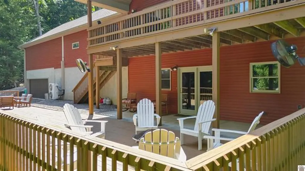 341 Dixon Lane Eddyville KY 42038