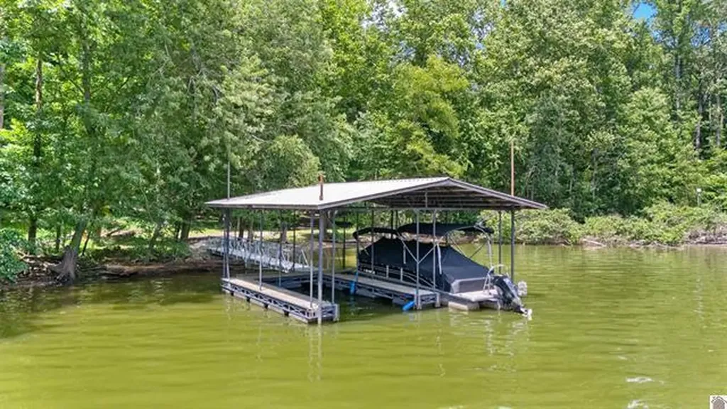 341 Dixon Lane Eddyville KY 42038