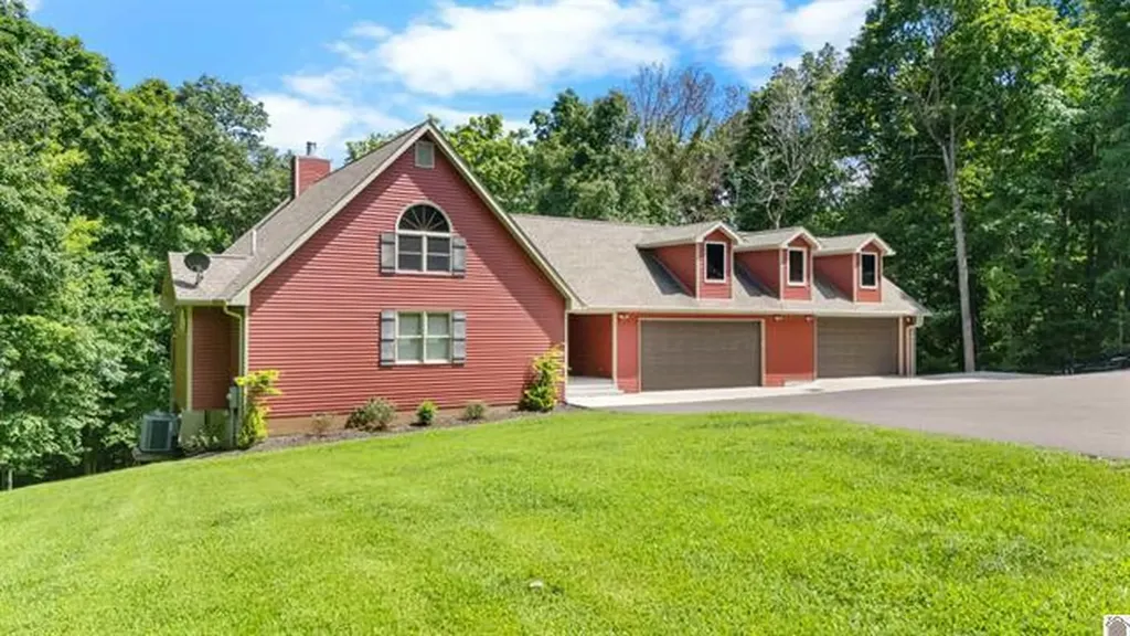 341 Dixon Lane Eddyville KY 42038