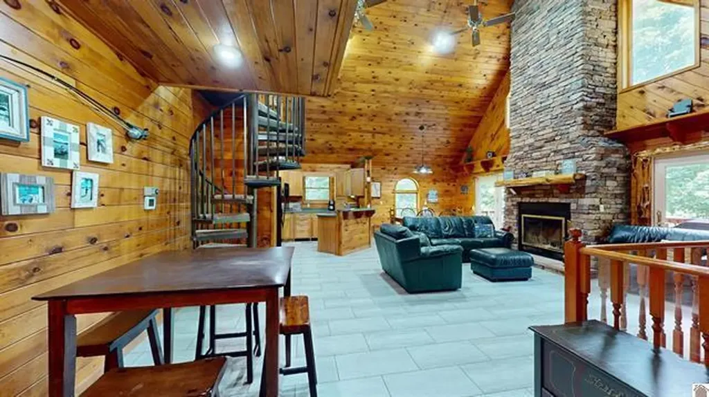 341 Dixon Lane Eddyville KY 42038