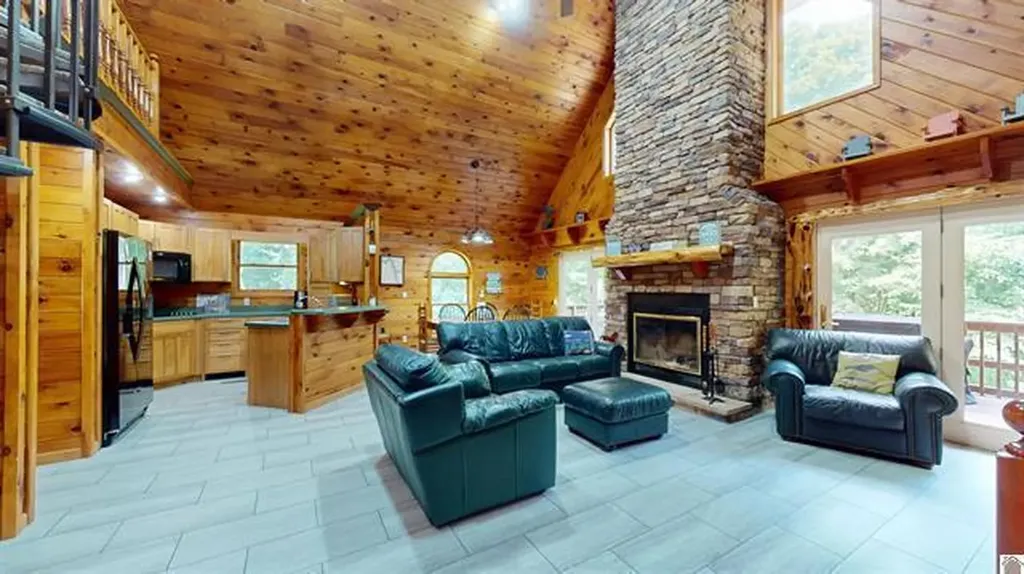341 Dixon Lane Eddyville KY 42038