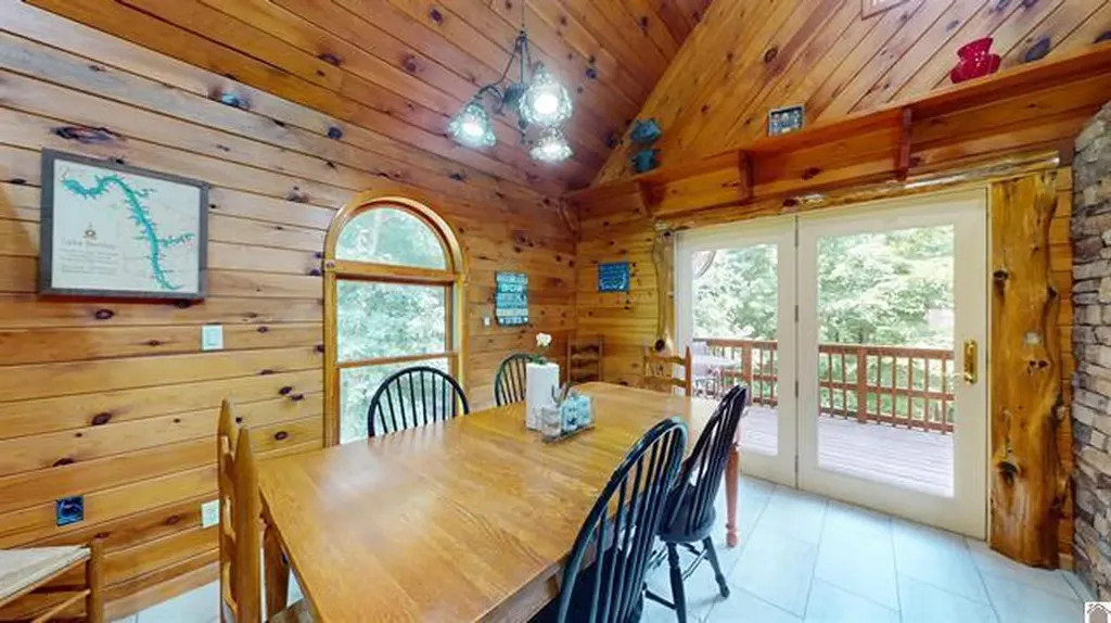 341 Dixon Lane Eddyville KY 42038