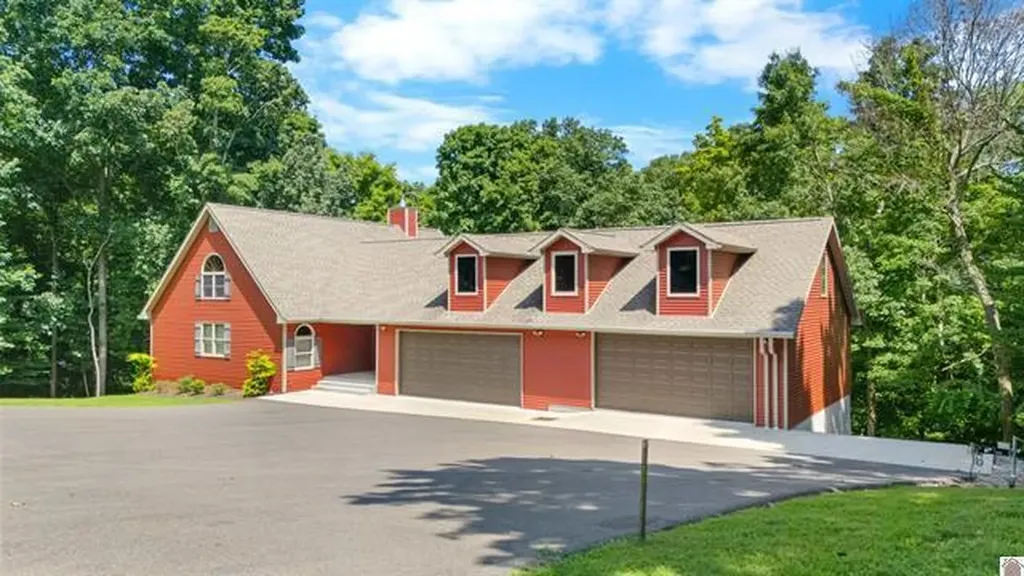 341 Dixon Lane Eddyville KY 42038