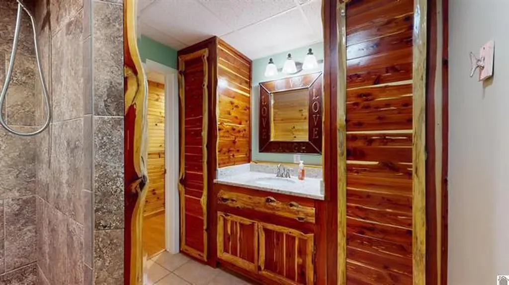 341 Dixon Lane Eddyville KY 42038