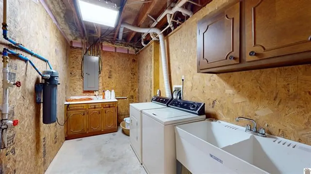 341 Dixon Lane Eddyville KY 42038