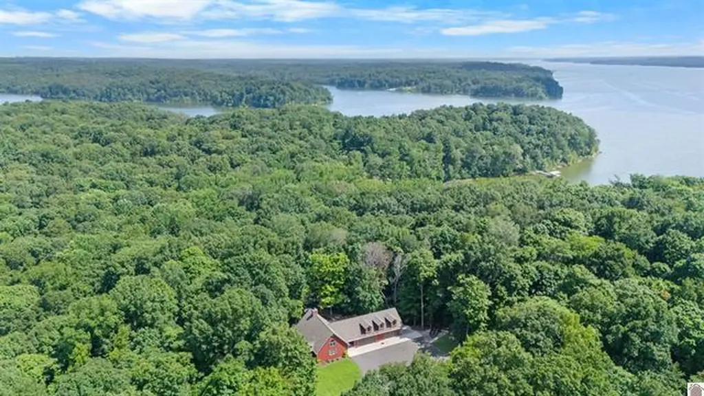 341 Dixon Lane Eddyville KY 42038
