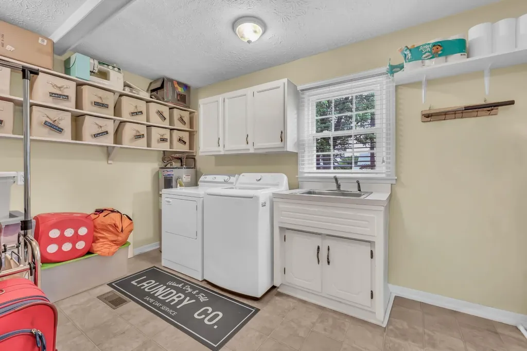 2055 Lovers Lane Hopkinsville KY 42240