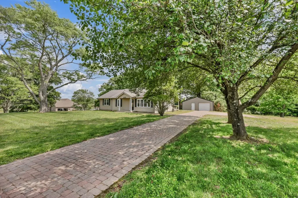 2055 Lovers Lane Hopkinsville KY 42240