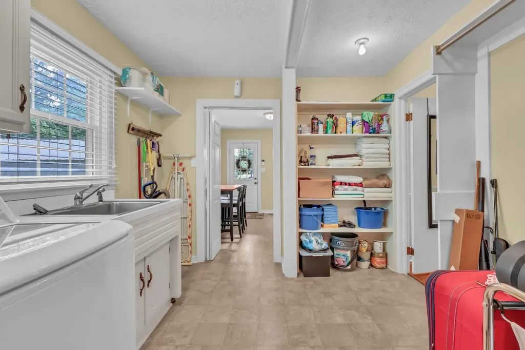 2055 Lovers Lane Hopkinsville KY 42240