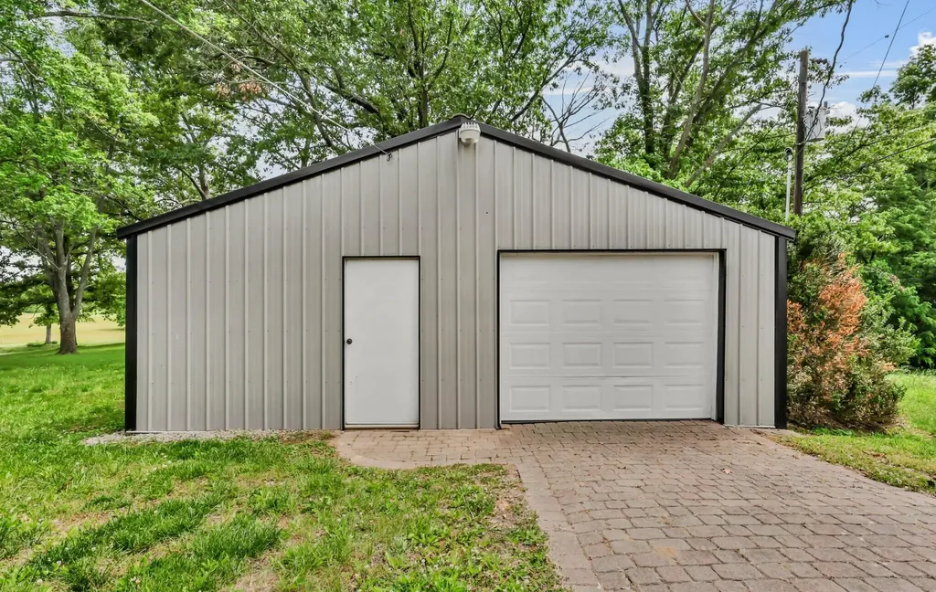 2055 Lovers Lane Hopkinsville KY 42240