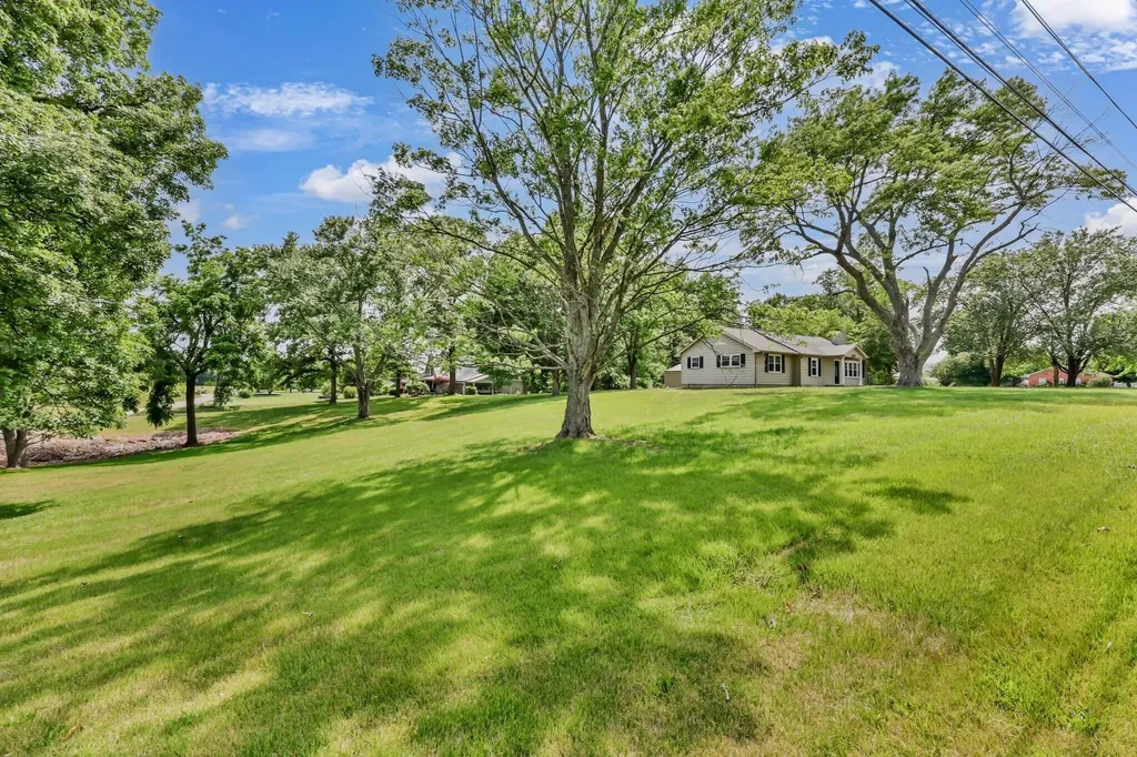 2055 Lovers Lane Hopkinsville KY 42240