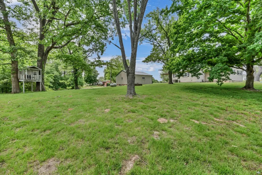2055 Lovers Lane Hopkinsville KY 42240