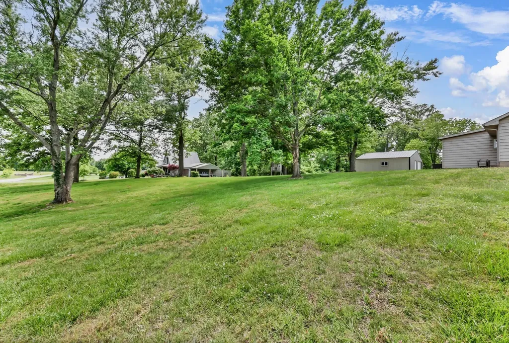 2055 Lovers Lane Hopkinsville KY 42240