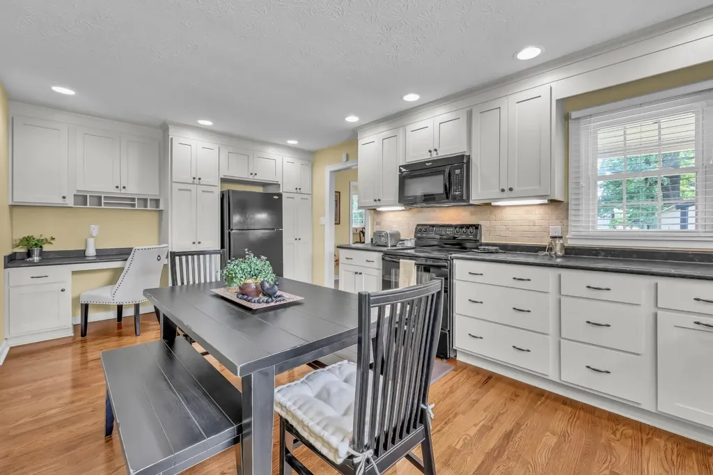2055 Lovers Lane Hopkinsville KY 42240
