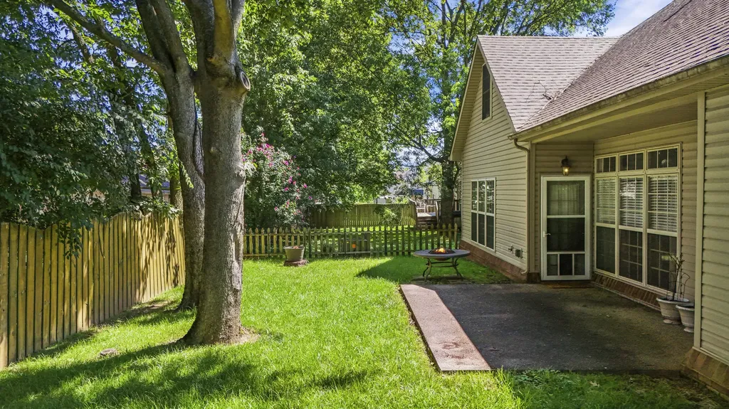 2228 Dunhill Lane Lexington KY 40509