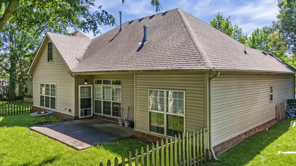 2228 Dunhill Lane Lexington KY 40509