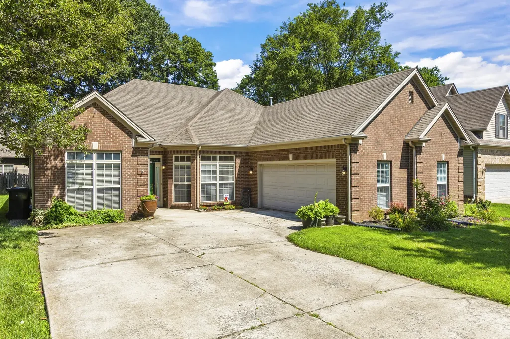 2228 Dunhill Lane Lexington KY 40509