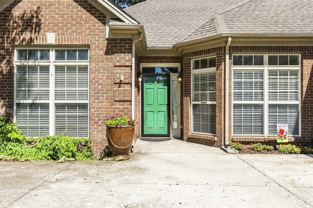2228 Dunhill Lane Lexington KY 40509