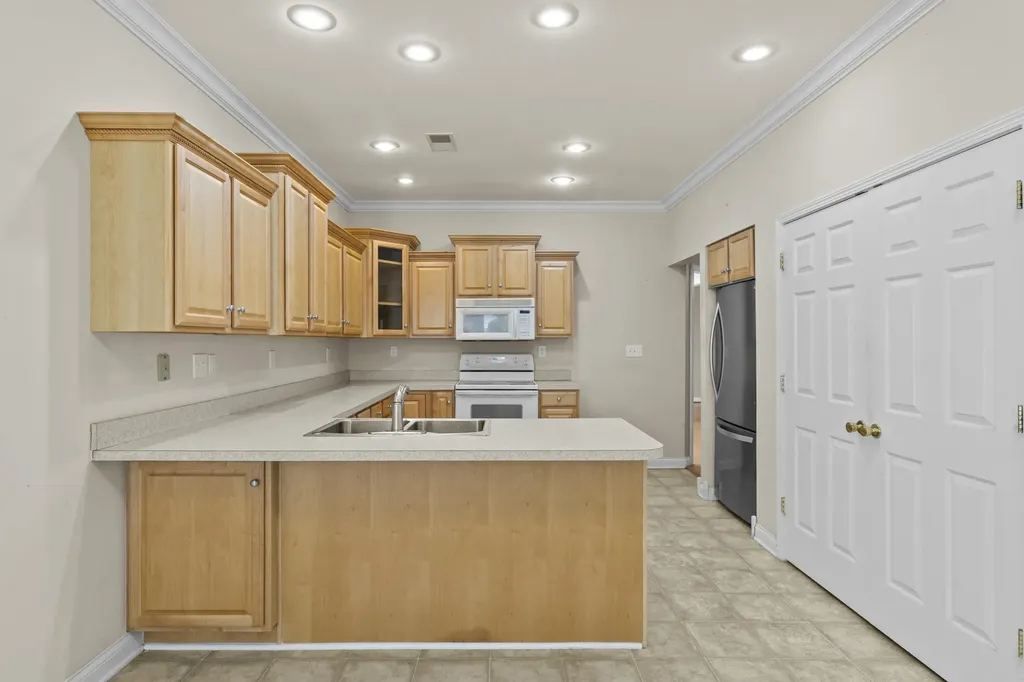2228 Dunhill Lane Lexington KY 40509