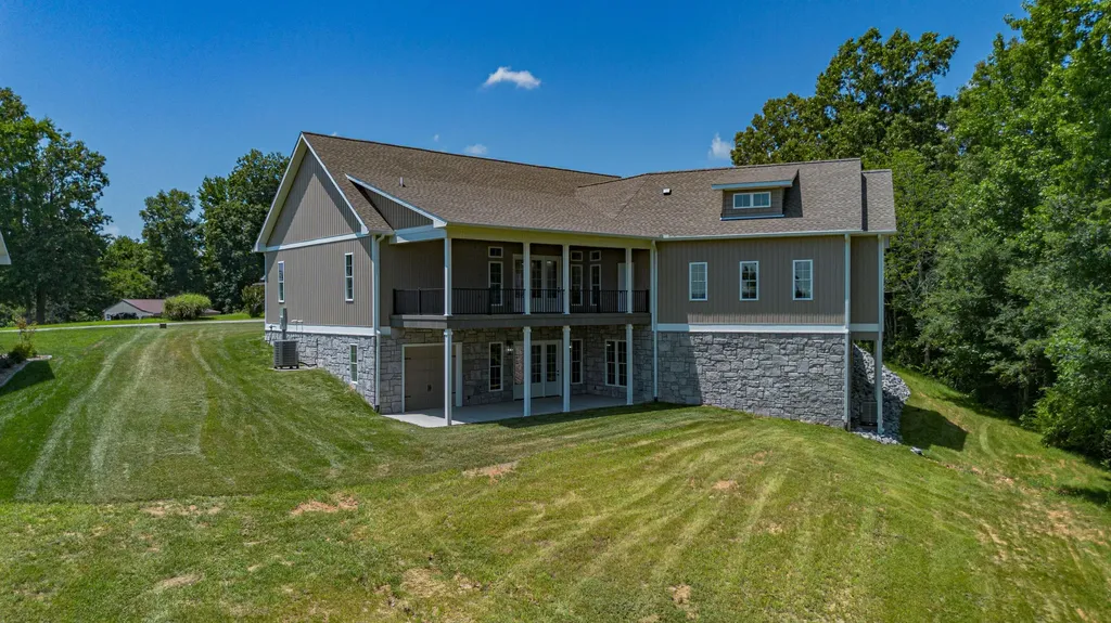 1011 Kelsey Jo Lane Eddyville KY 42038