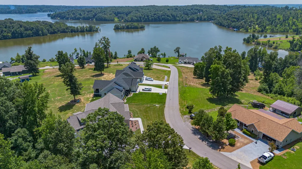 1011 Kelsey Jo Lane Eddyville KY 42038