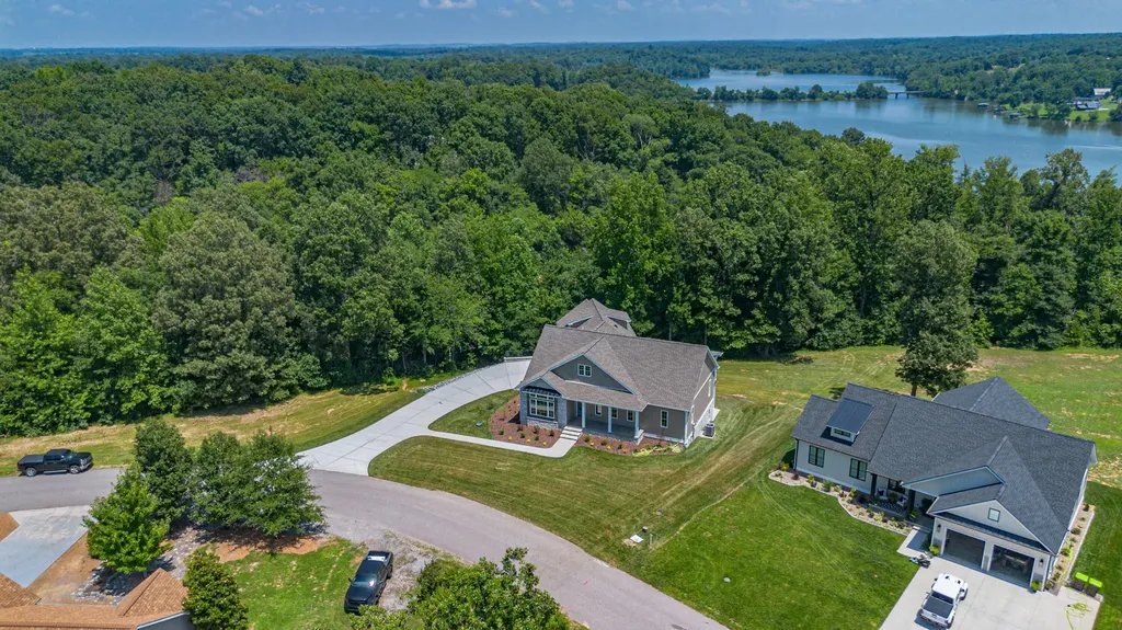 1011 Kelsey Jo Lane Eddyville KY 42038