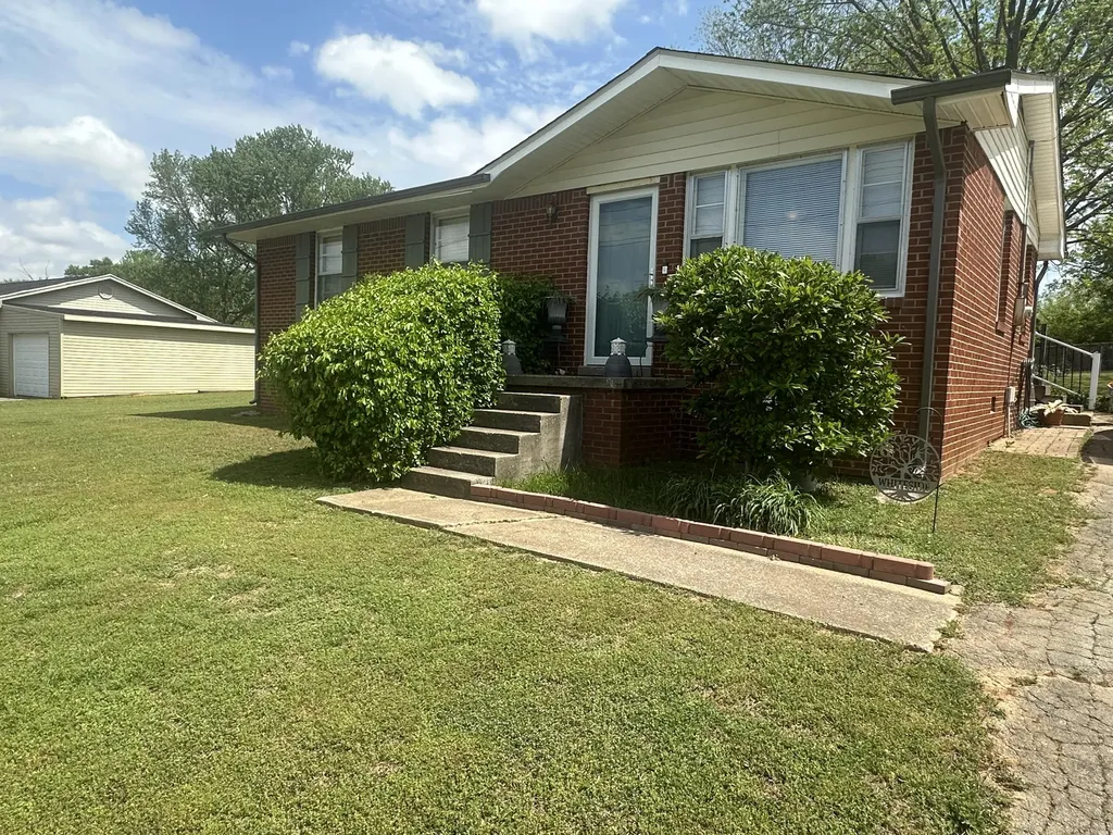 204 Crest Drive Hopkinsville KY 42240