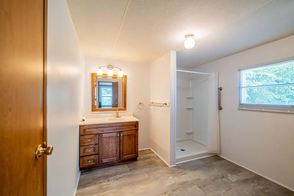 934 Cantrell Road Eddyville KY 42038