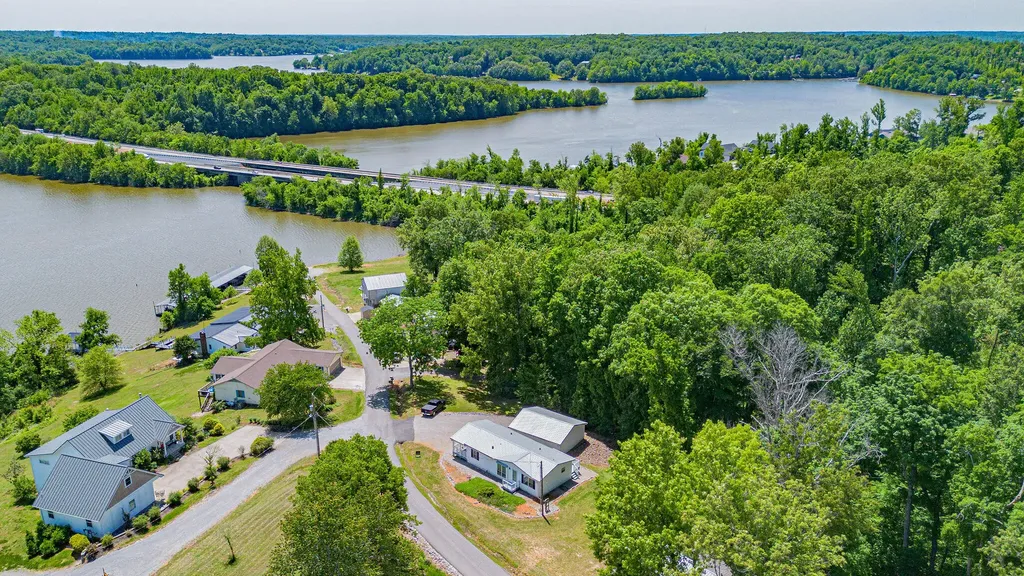 934 Cantrell Road Eddyville KY 42038