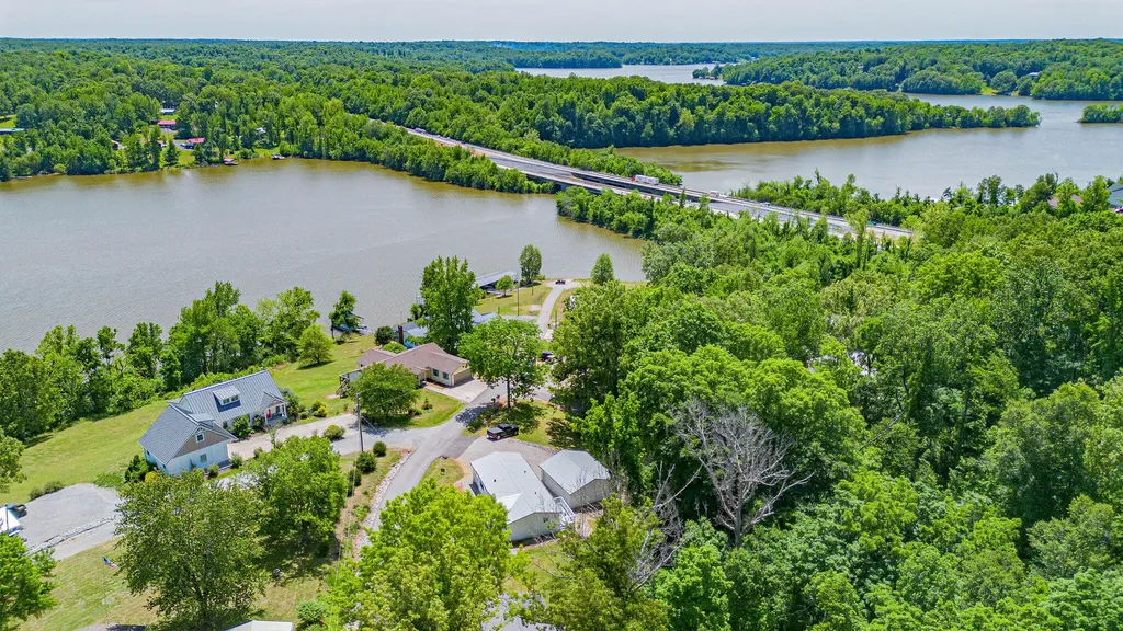 934 Cantrell Road Eddyville KY 42038