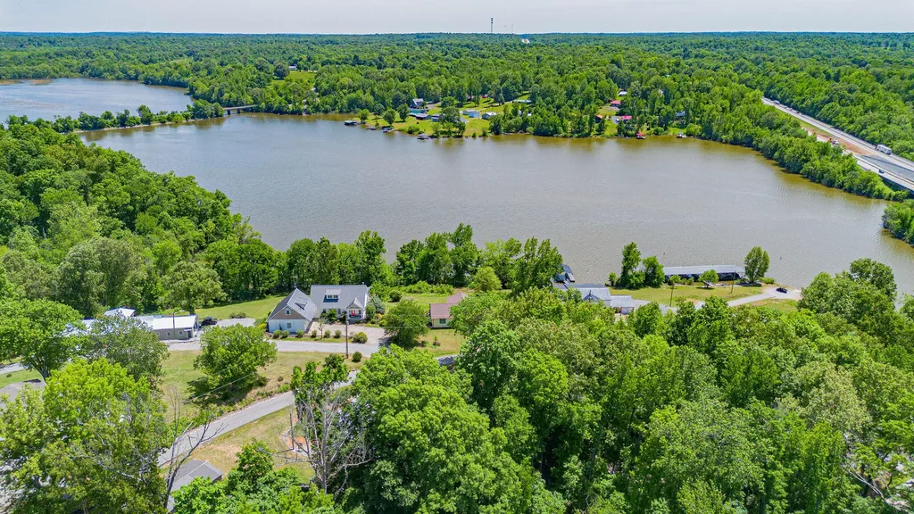 934 Cantrell Road Eddyville KY 42038