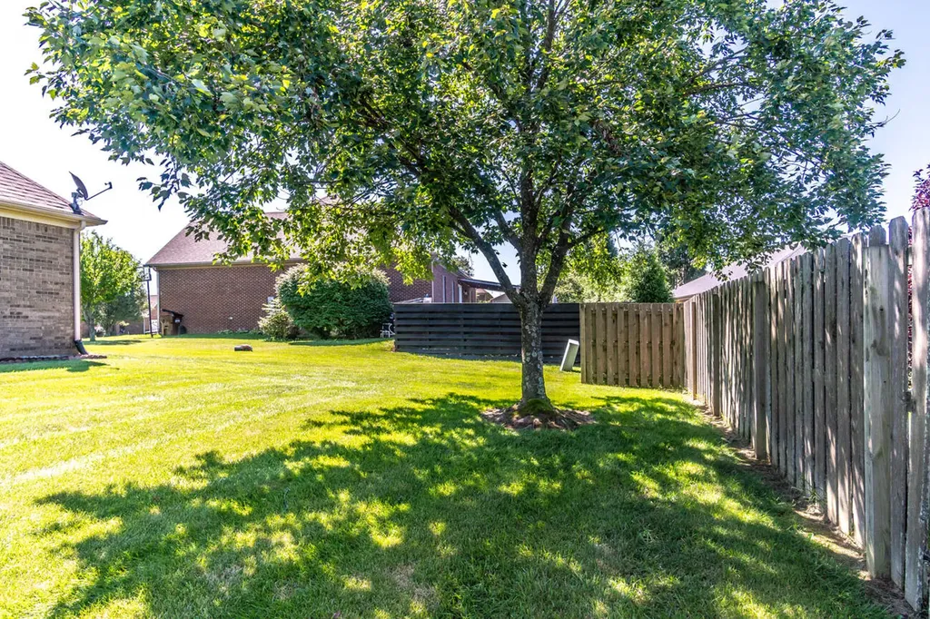 114 Castlewood Drive Richmond KY 40475