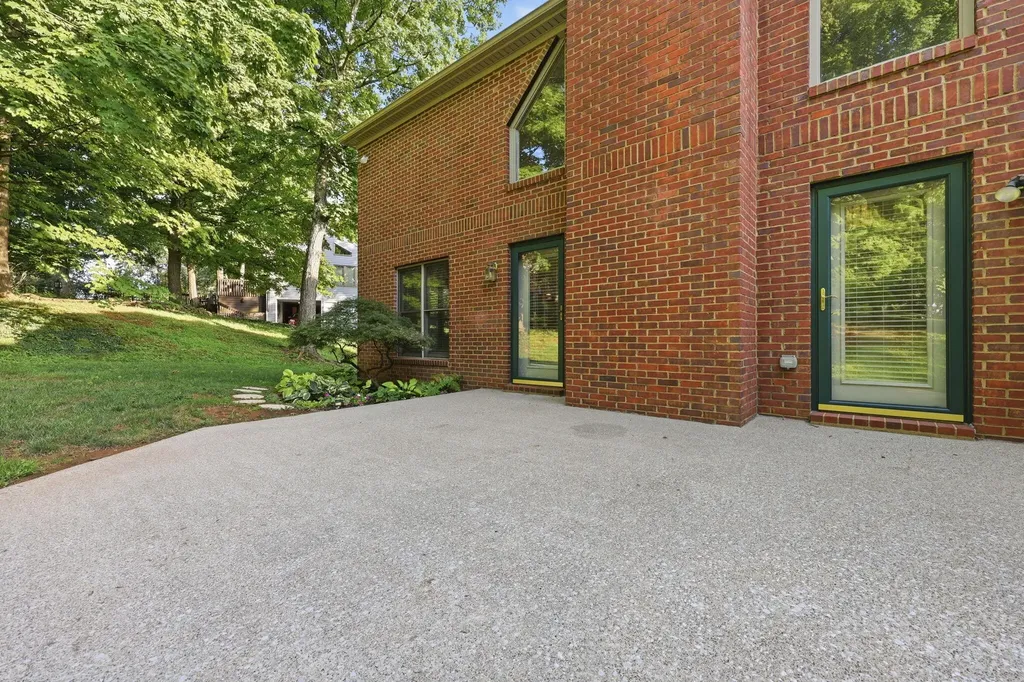 1215 Discher Drive Frankfort KY 40601