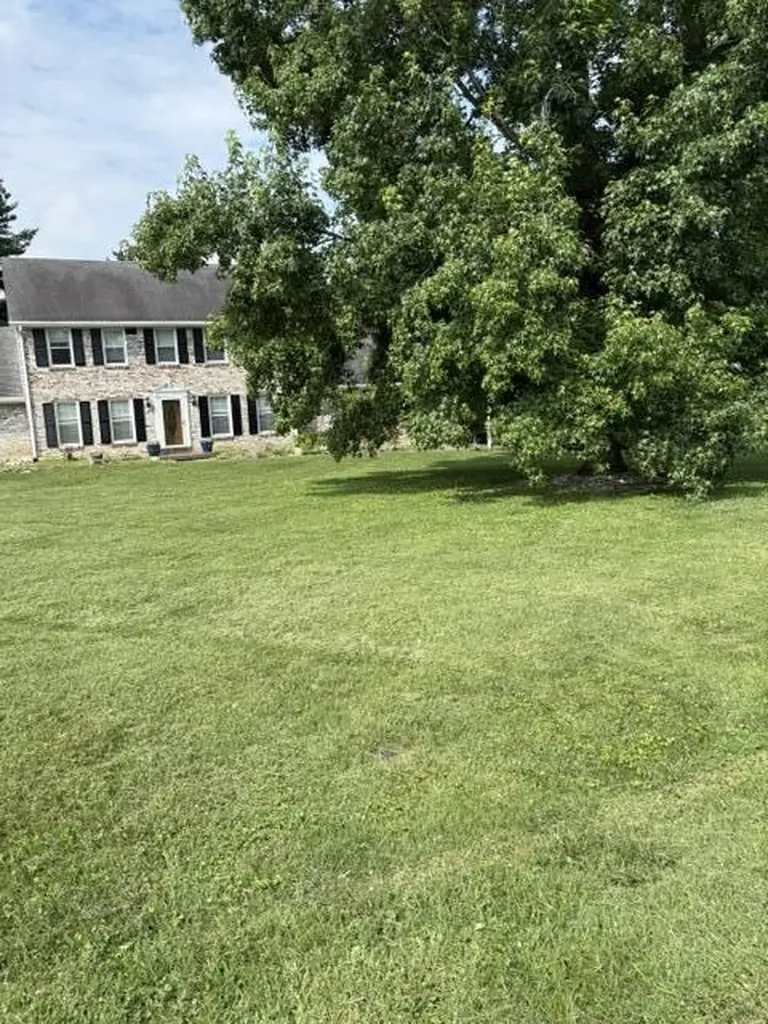 109 Barkley Nicholasville KY 40356