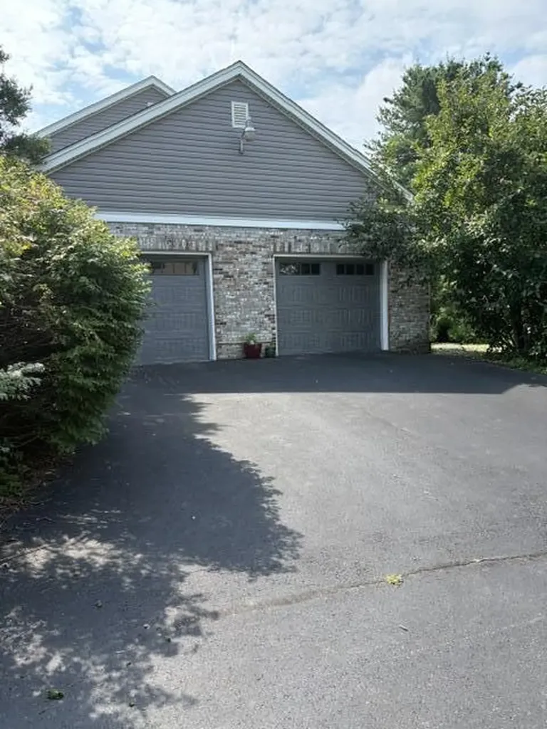109 Barkley Nicholasville KY 40356