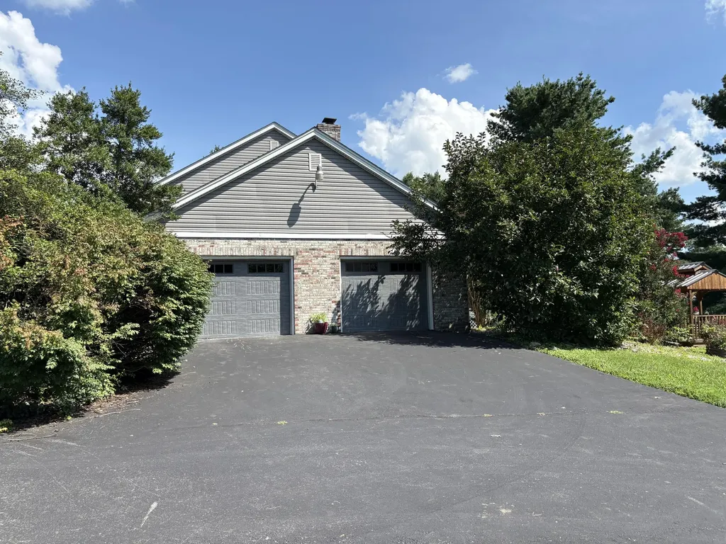 109 Barkley Nicholasville KY 40356