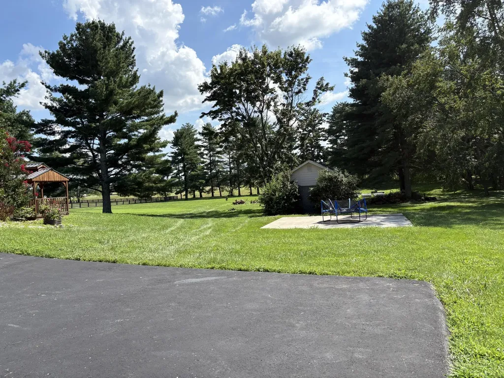 109 Barkley Nicholasville KY 40356