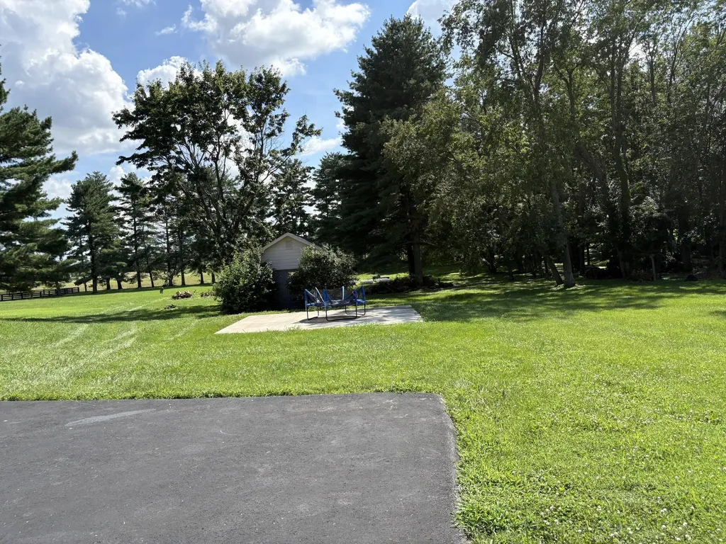 109 Barkley Nicholasville KY 40356
