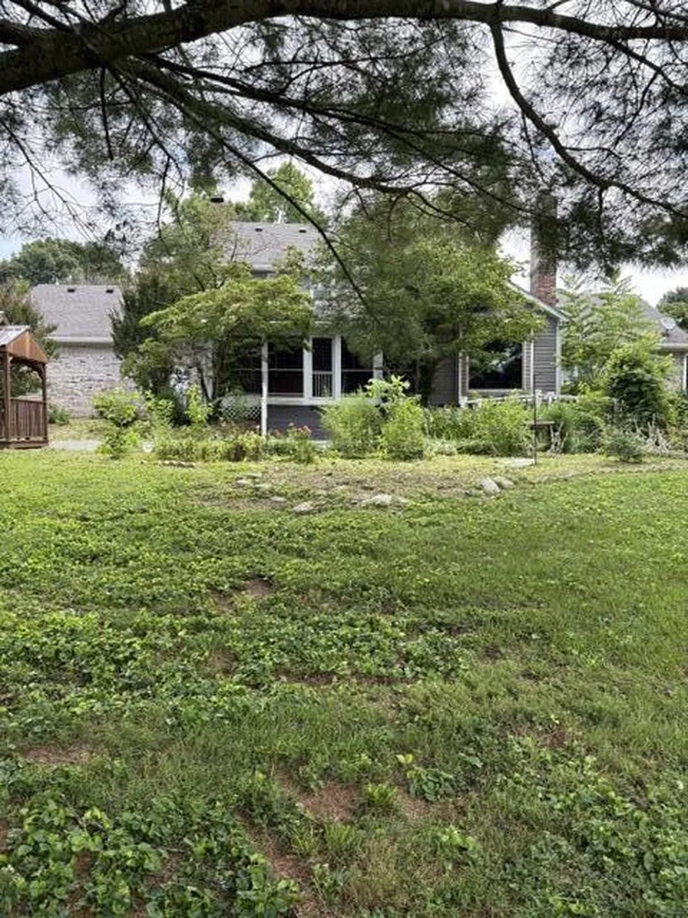 109 Barkley Nicholasville KY 40356